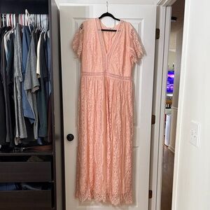 Elegant Lace Maxi Dress in Peach